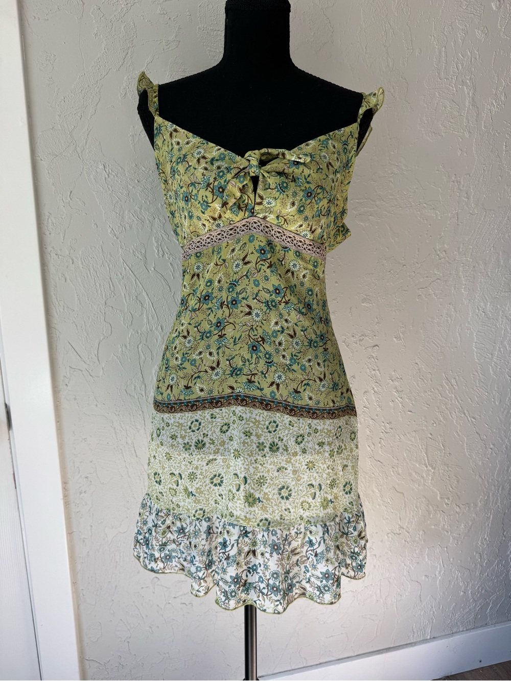 Review Y2K Vintage Euro Floral Dress
